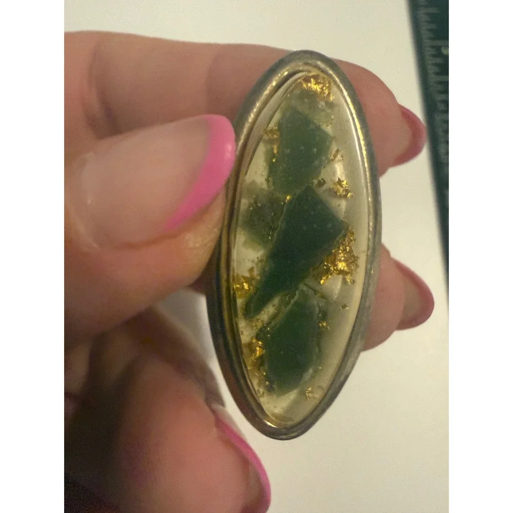 Green Stone Gold Leaf Flake Oval Brooch Silver Tone Resin Terrarium Pin